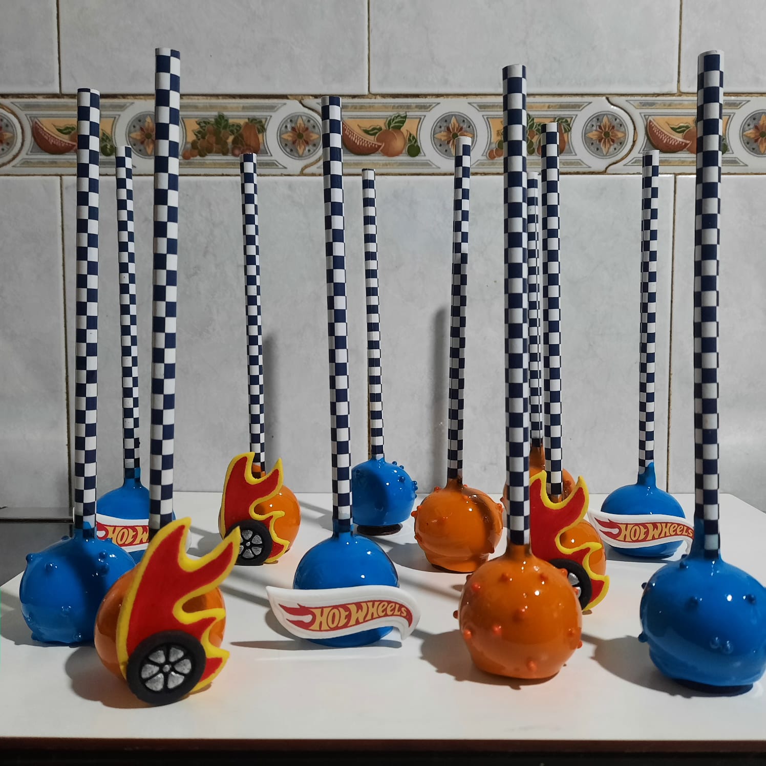 cakepops hotwheels