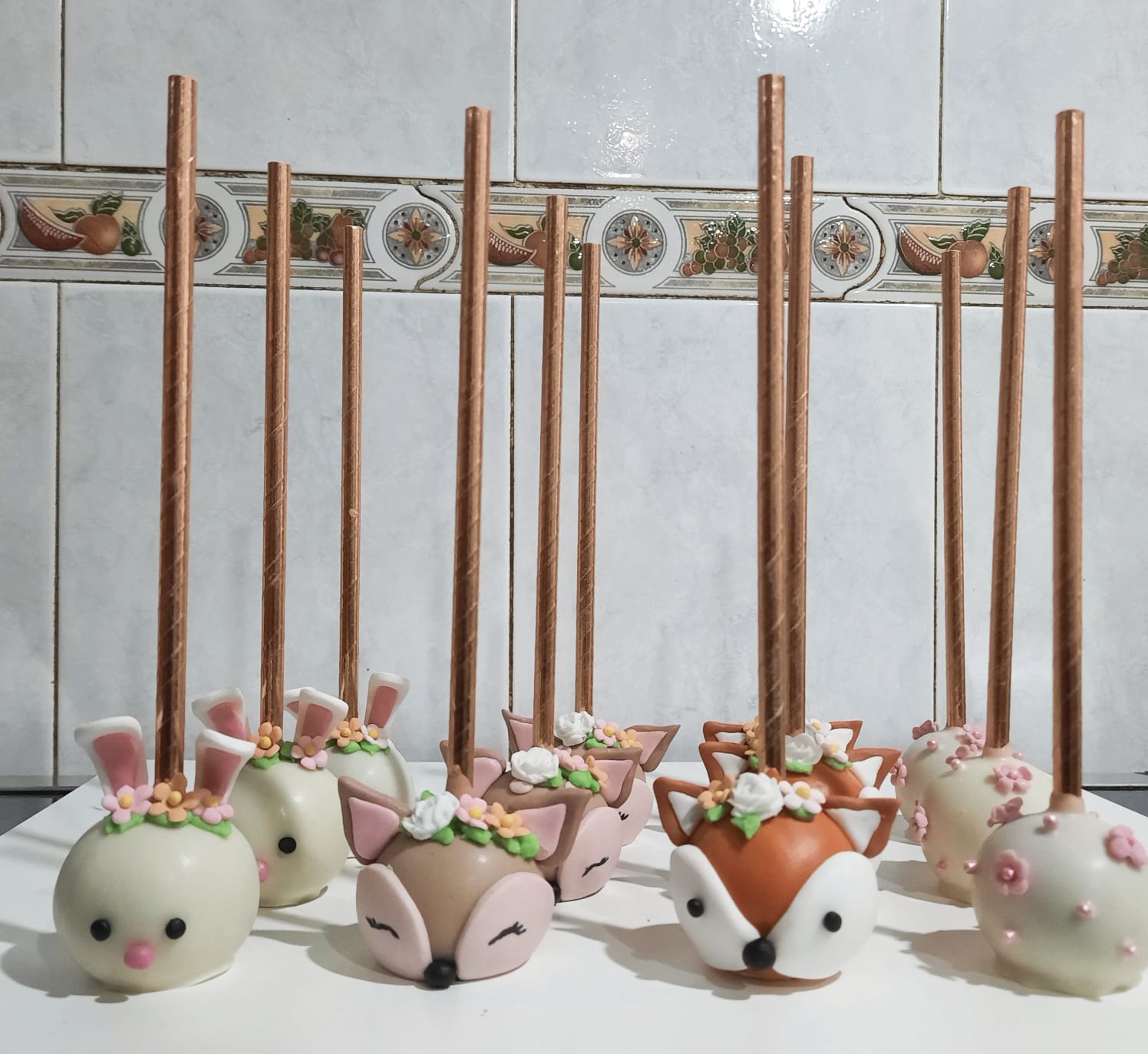 cakepops con letras que forman un nombre