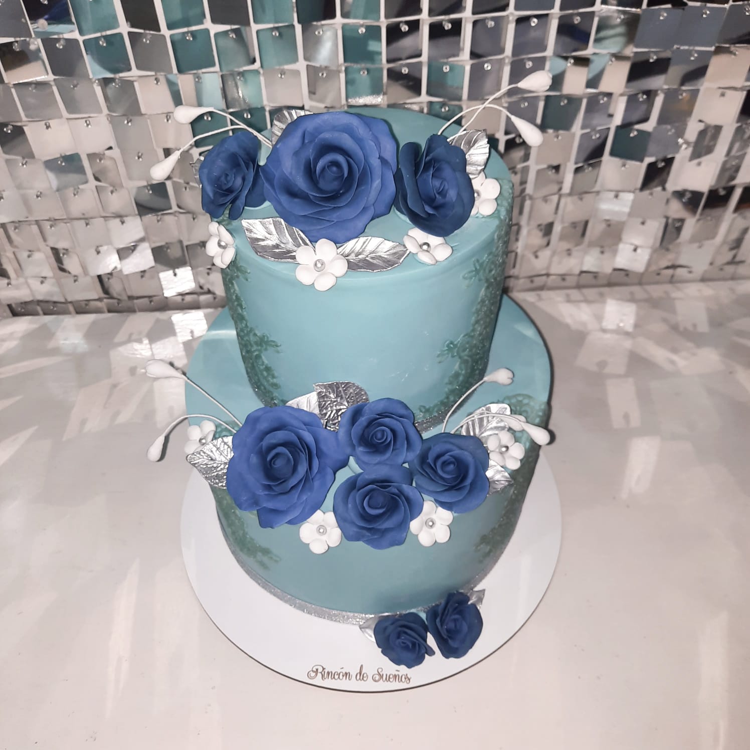 torta decorada verde agua